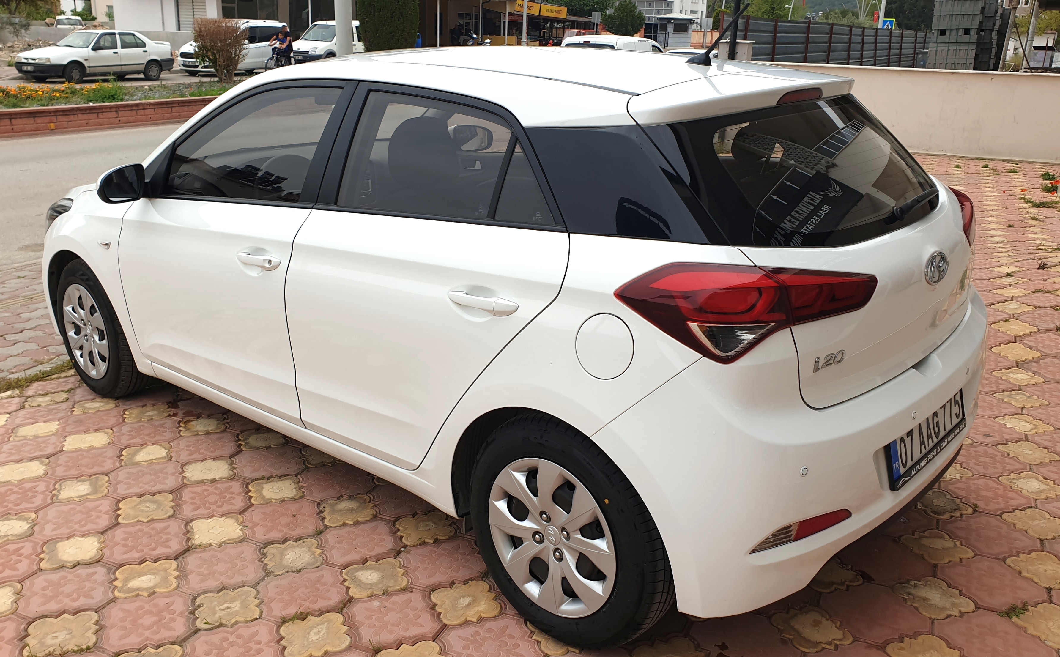 HYUNDAI I 20 1.4 OTOMATIK